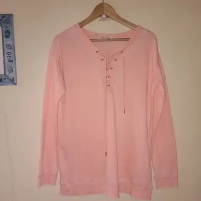 Polerón rosa con cordones decorativos - miniatura 1