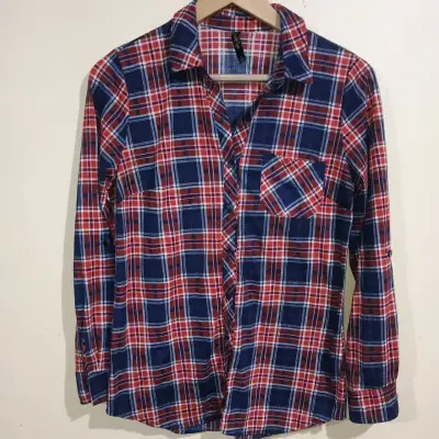 Camisa de franela a cuadros roja y azul - miniatura 1
