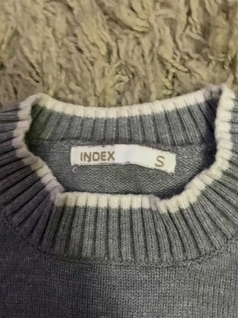 Suéter gris marca Index - 2