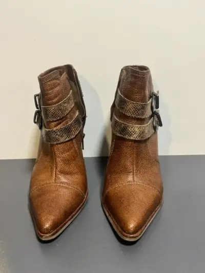 Botines de cuero marrón con hebillas - miniatura 1