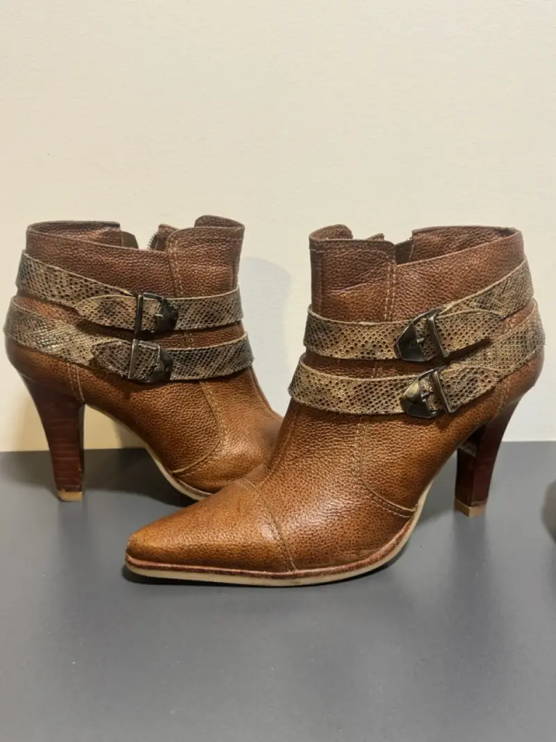Botines de cuero marrón con hebillas - 2