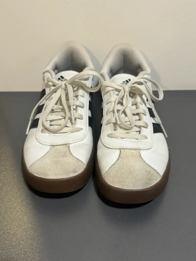 Zapatillas deportivas blancas Adidas clásicas - 1
