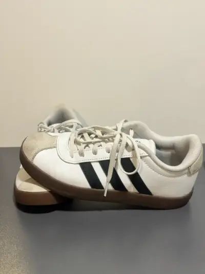 Zapatillas deportivas blancas Adidas clásicas - miniatura 2