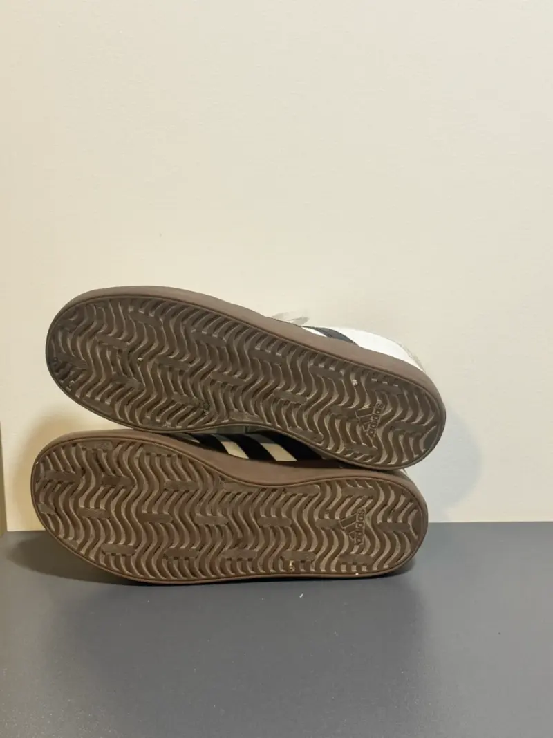 Zapatillas deportivas blancas Adidas clásicas - 3