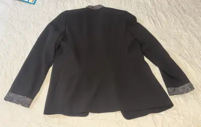 Blazer negro con detalles brillantes - miniatura 2