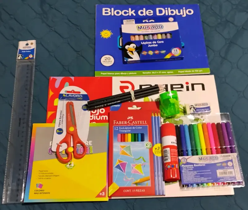 Kit escolar completo con lápices y block de dibujo
