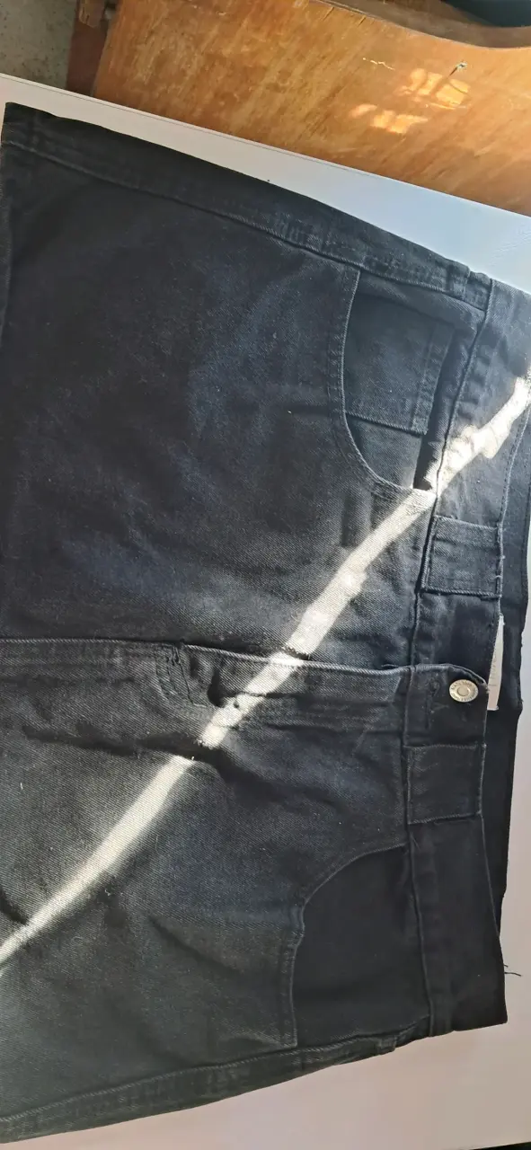 Jeans negros de mezclilla con bolsillos - 2