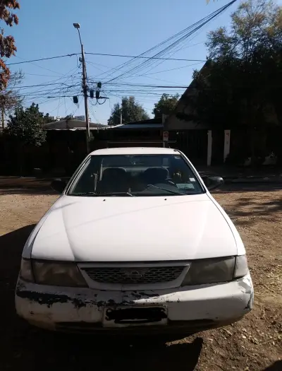 Auto Nissan Sentra II,1999 blanco en buen estado - miniatura 1
