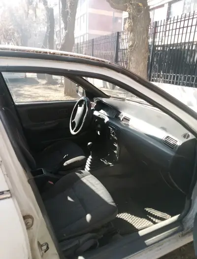 Auto Nissan Sentra II,1999 blanco en buen estado - miniatura 4