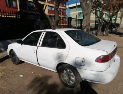 Auto Nissan Sentra II,1999 blanco en buen estado - miniatura 5