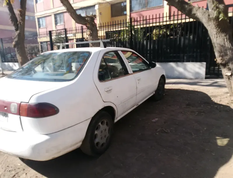 Auto Nissan Sentra II,1999 blanco en buen estado - 6