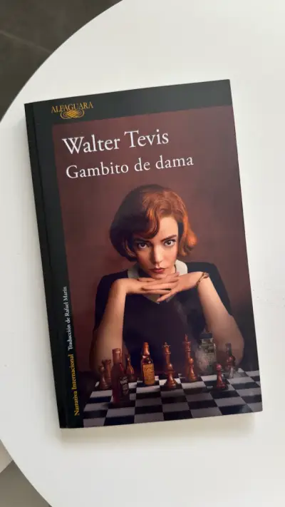 Libro 'Gambito de dama' de Walter Tevis - miniatura 1