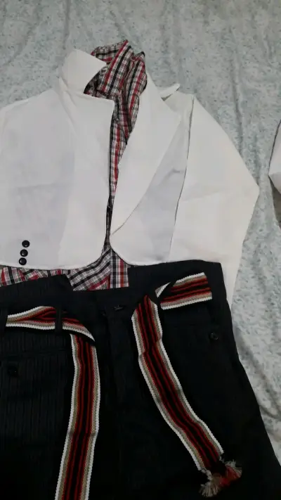 Traje típico chileno con chaqueta y pantalón - miniatura 1