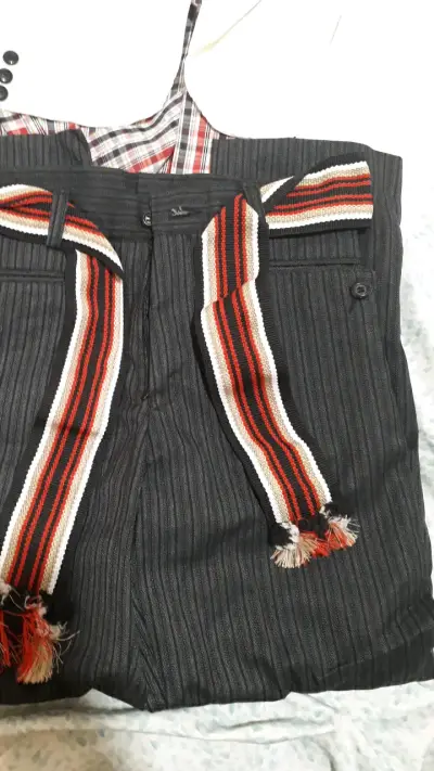Traje típico chileno con chaqueta y pantalón - miniatura 2