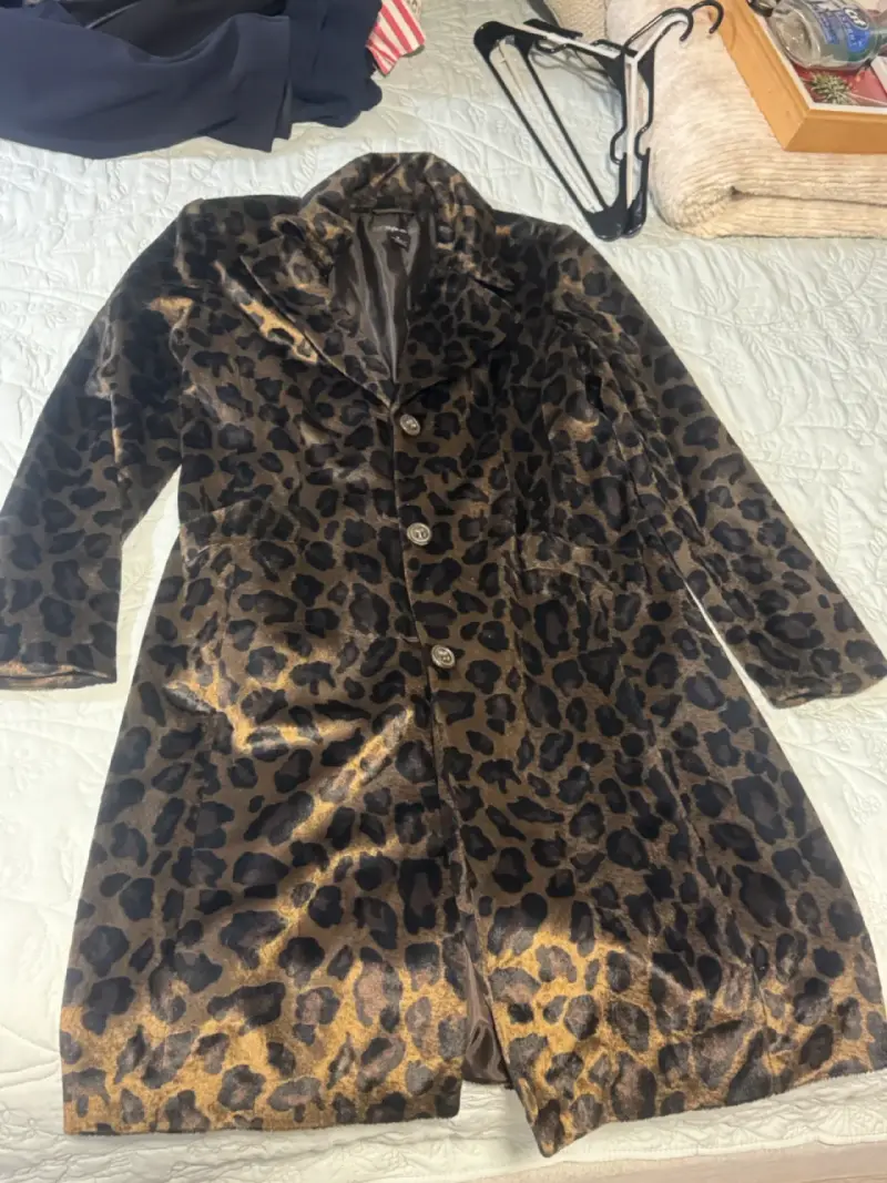 Abrigo de leopardo para mujer elegante