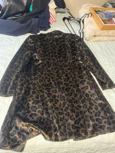 Abrigo de leopardo para mujer elegante - miniatura 2