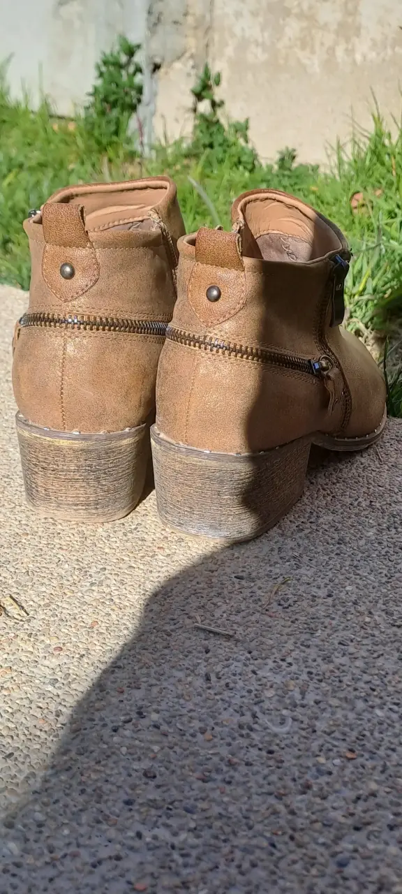 Botines de cuero marrón en buen estado - 2