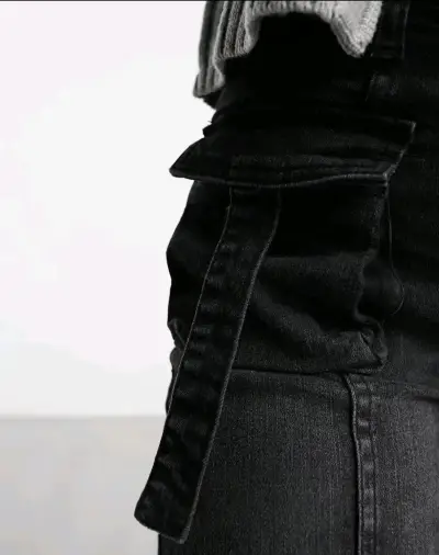 Jeans Flare Cargo Bershka Tiro medio/alto Negro 40 - miniatura 6