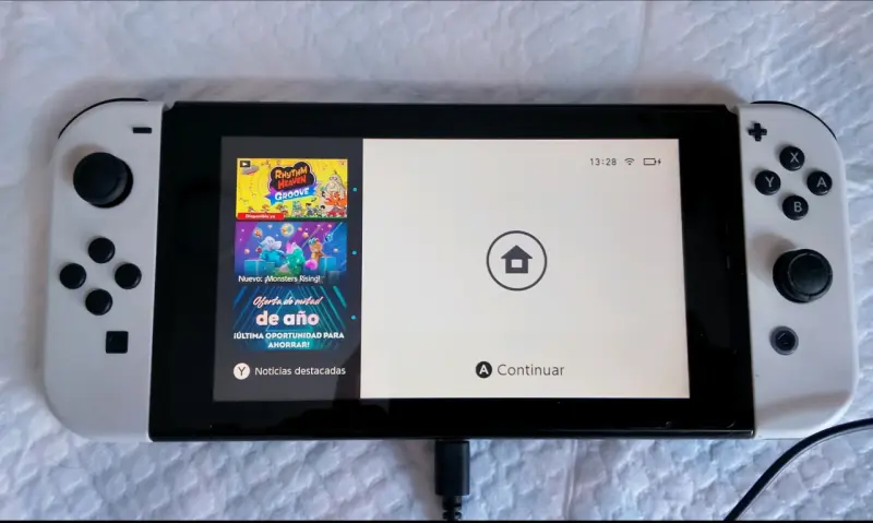 Consola portátil con controles blancos