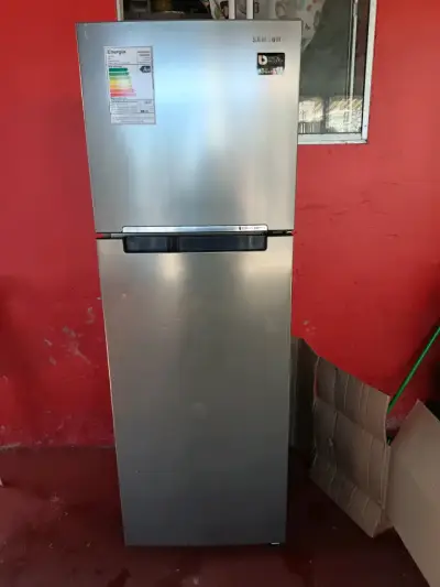 Refrigerador Samsung de acero inoxidable - miniatura 1
