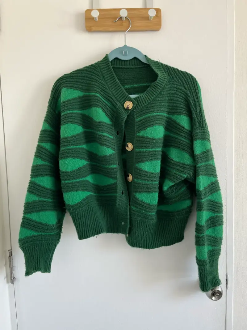 Cárdigan de lana verde con botones