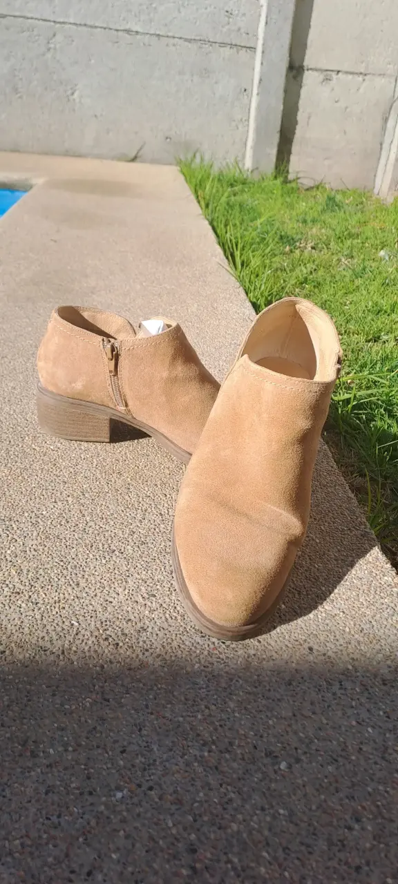 Botines de gamuza beige con cierre lateral - 1