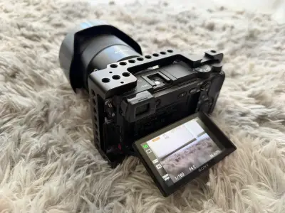Sony A6300 + 18-105 G OSS - miniatura 2