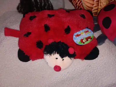 Set de peluches variados para niños - miniatura 3