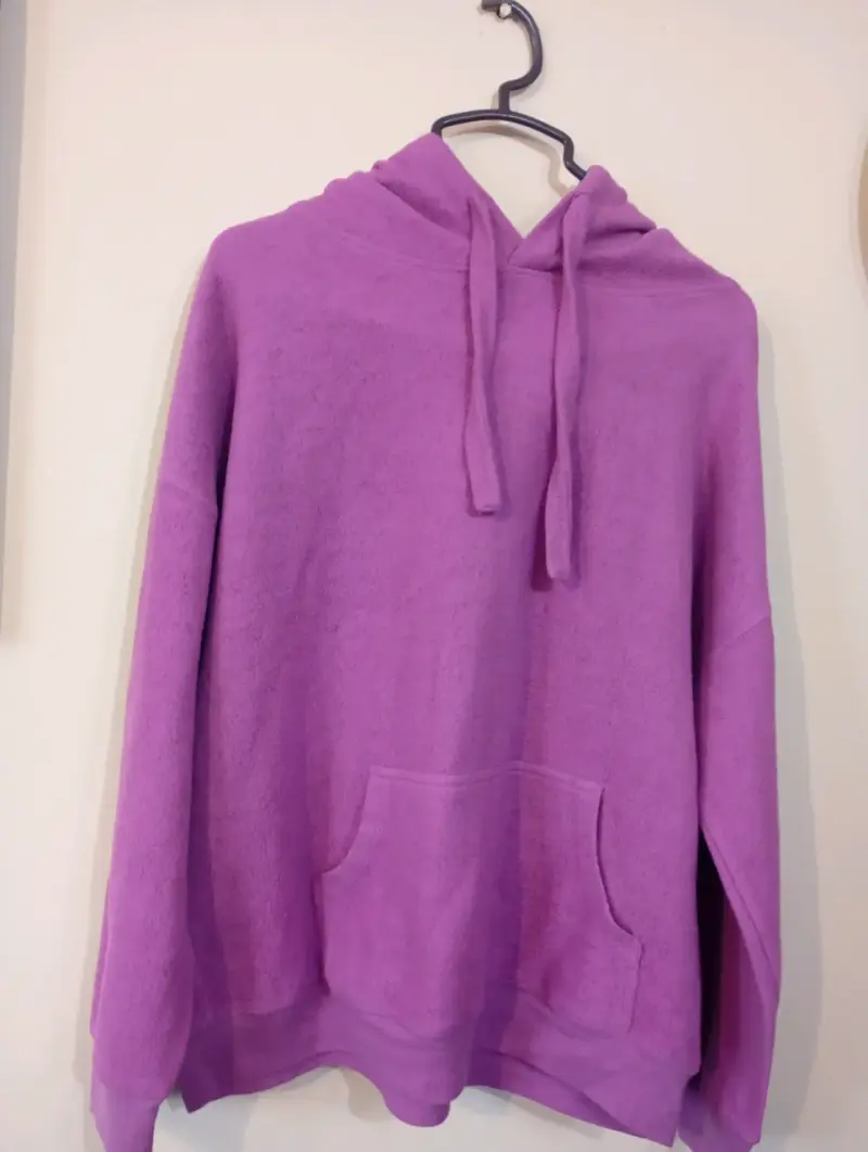 Polerón morado con capucha unisex - 1