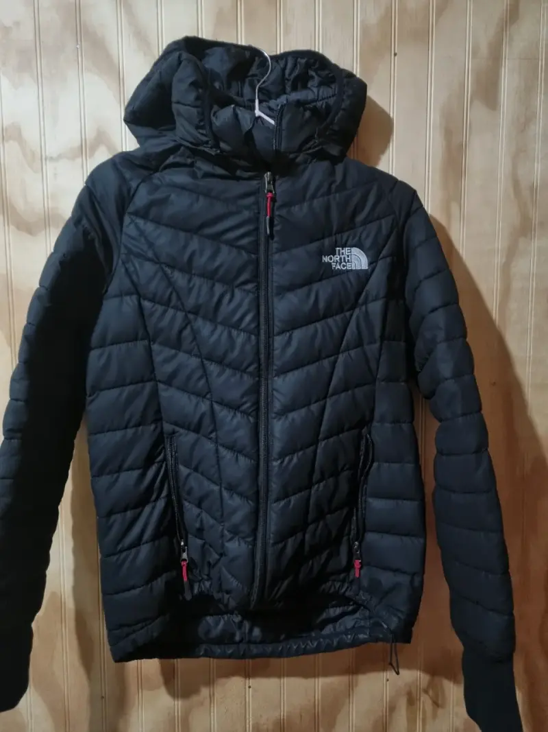 Chaqueta The North Face negra con capucha - 1