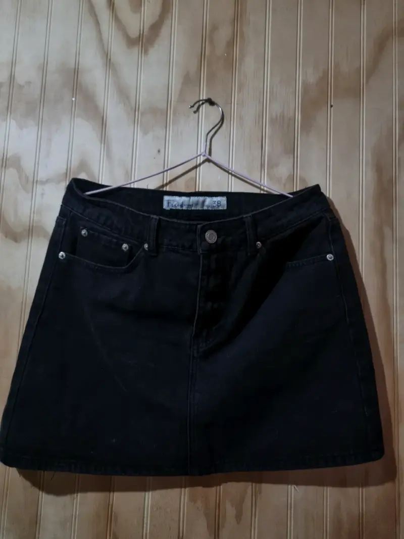 Mini falda negra de mezclilla talla 38
