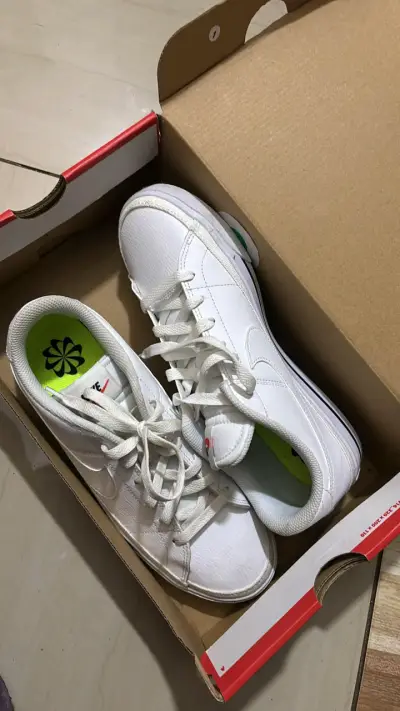 Zapatillas deportivas blancas de cuero - miniatura 2