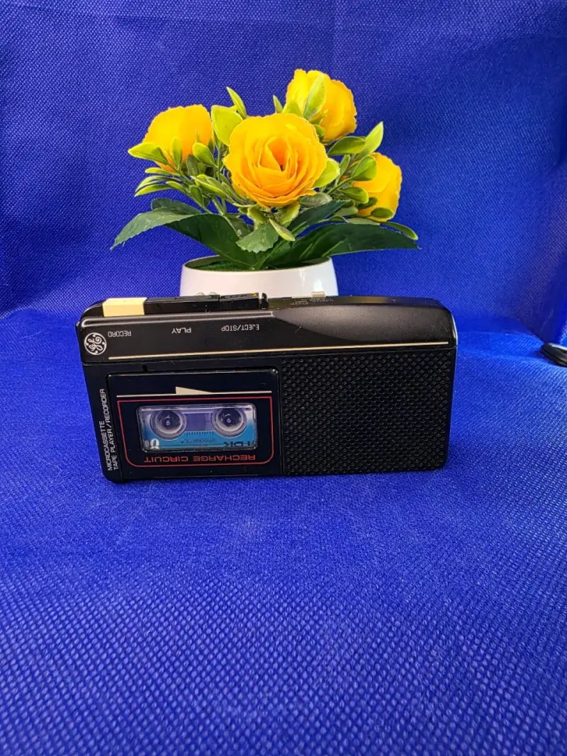 Grabadora Microcassette GE vintage portátil - 1