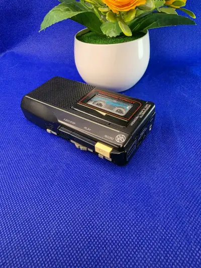 Grabadora Microcassette GE vintage portátil - miniatura 2