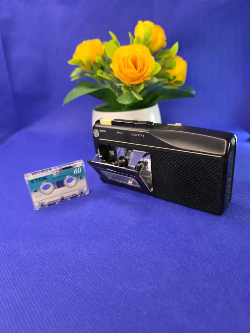 Grabadora Microcassette GE vintage portátil - 3