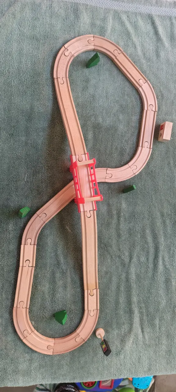 Pista de tren de madera con puente - 1