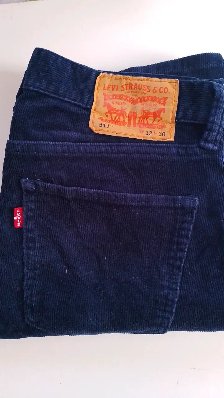 Jeans Levi's 511 azul marino de pana