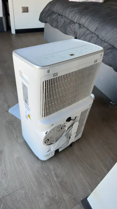 Aire acondicionado portátil Midea con accesorios - miniatura 4