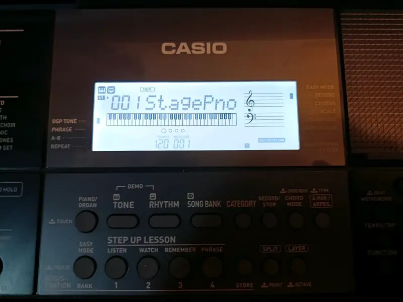 Teclado Casio CT-X800 con soporte - 3
