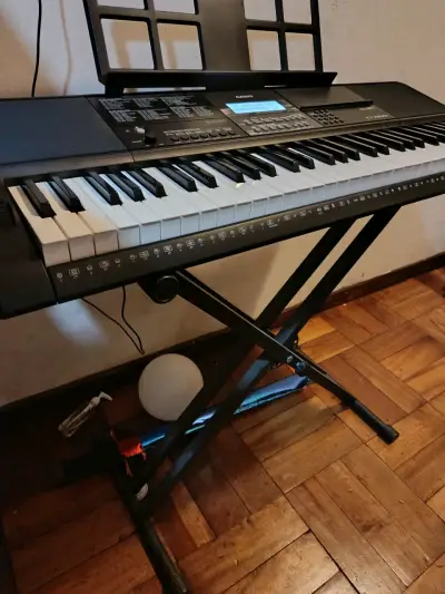 Teclado Casio CT-X800 con soporte - miniatura 6