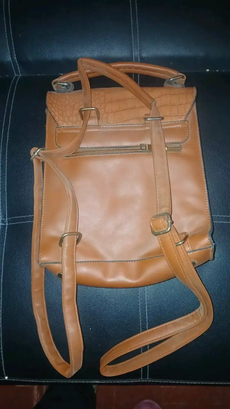 Mochila de cuero marrón con diseño reptil - 2