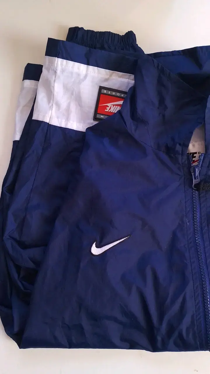 Cortaviento Nike azul marino unisex - 2
