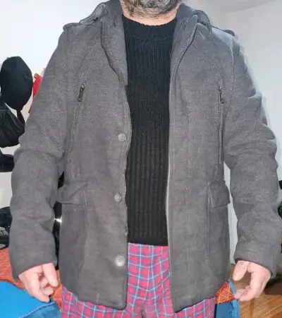 Abrigo gris tipo montogomery para hombre - miniatura 1