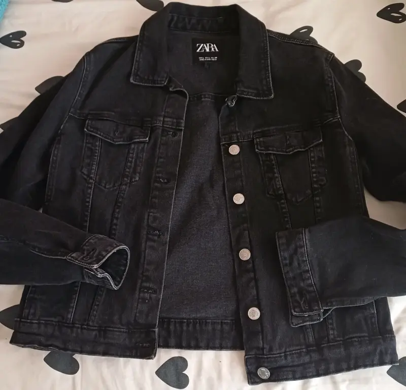 Chaqueta de mezclilla negra Zara