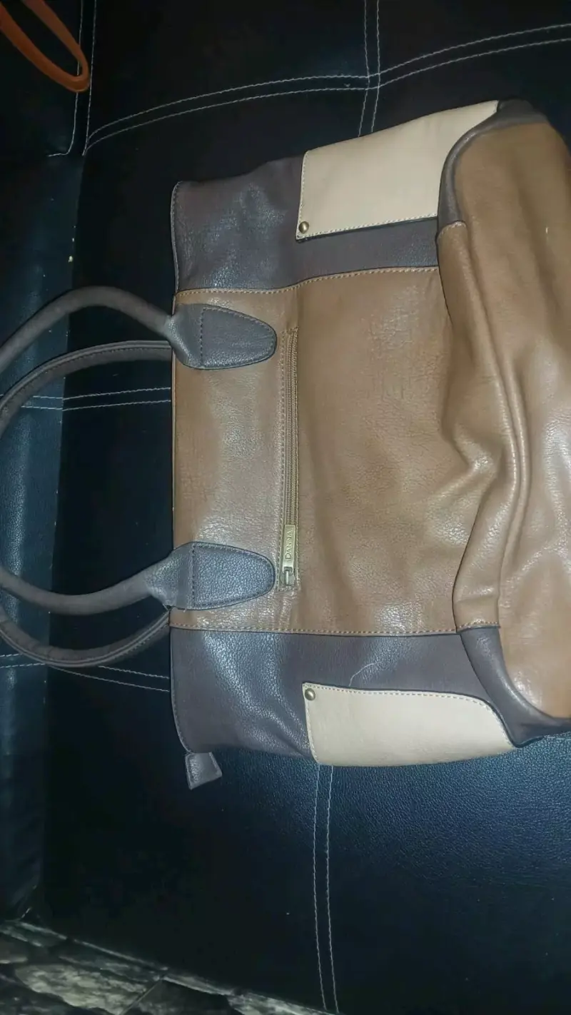 Bolso de cuero bicolor elegante