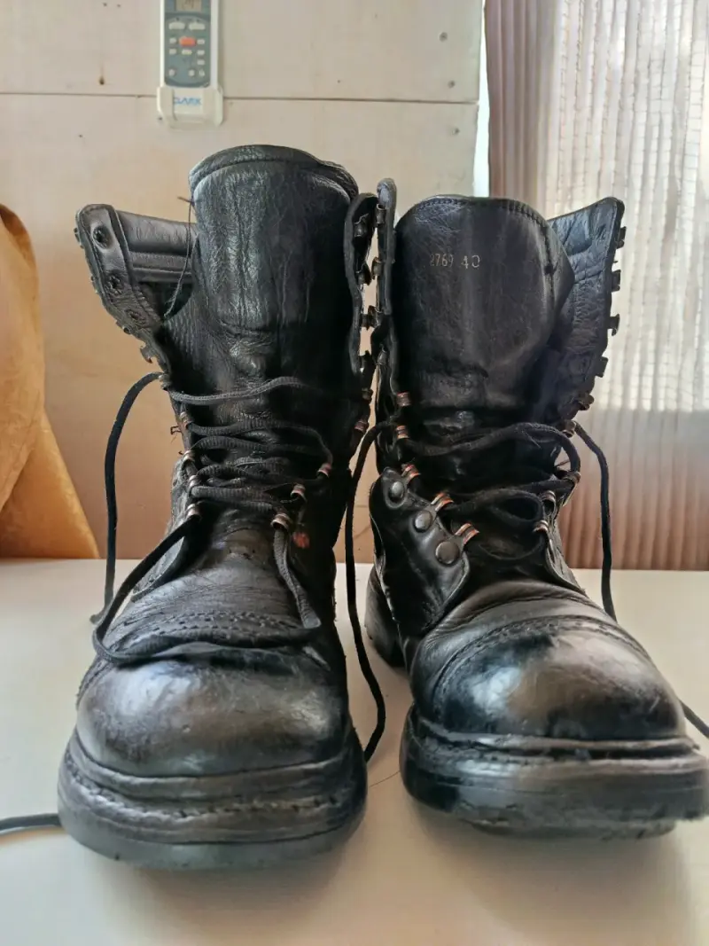 Botas militares de cuero negro para hombre - 1