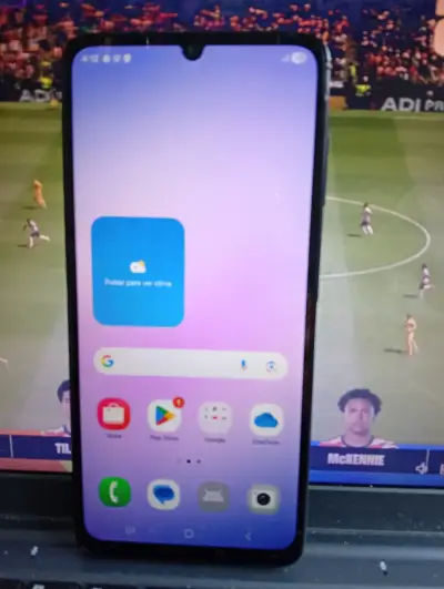 Smartphone con pantalla de inicio - miniatura 2