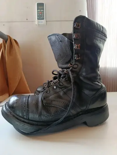 Botas militares  de cuero negro para hombre - miniatura 2