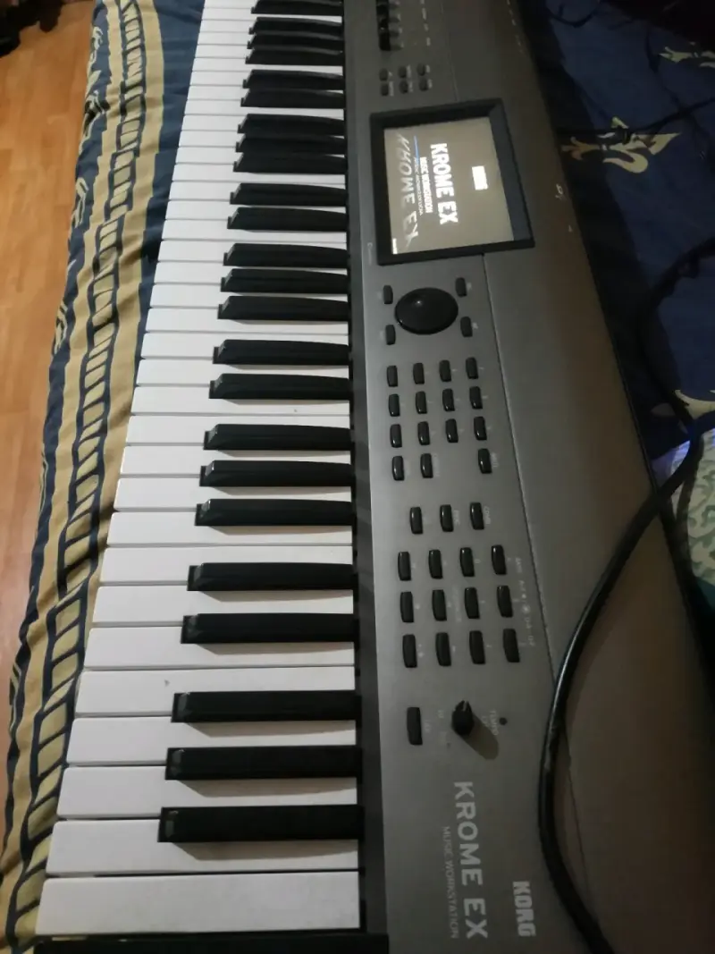 Teclado Korg Krome EX 61 teclas - 1