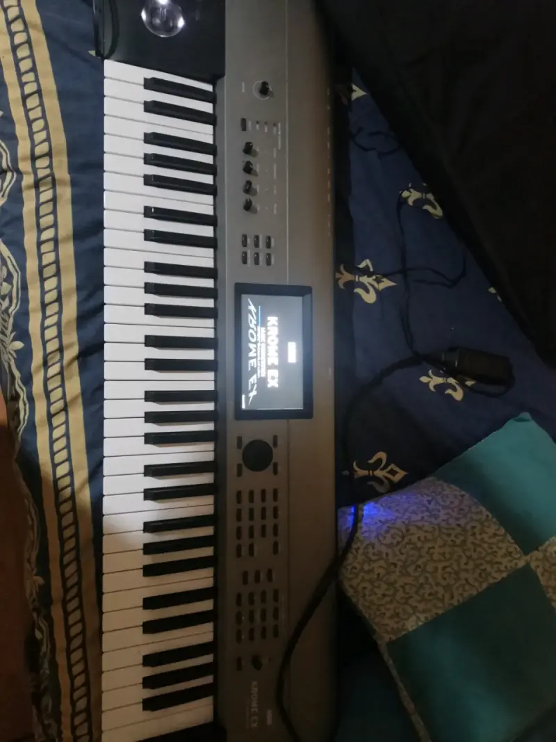 Teclado Korg Krome EX 61 teclas - 2